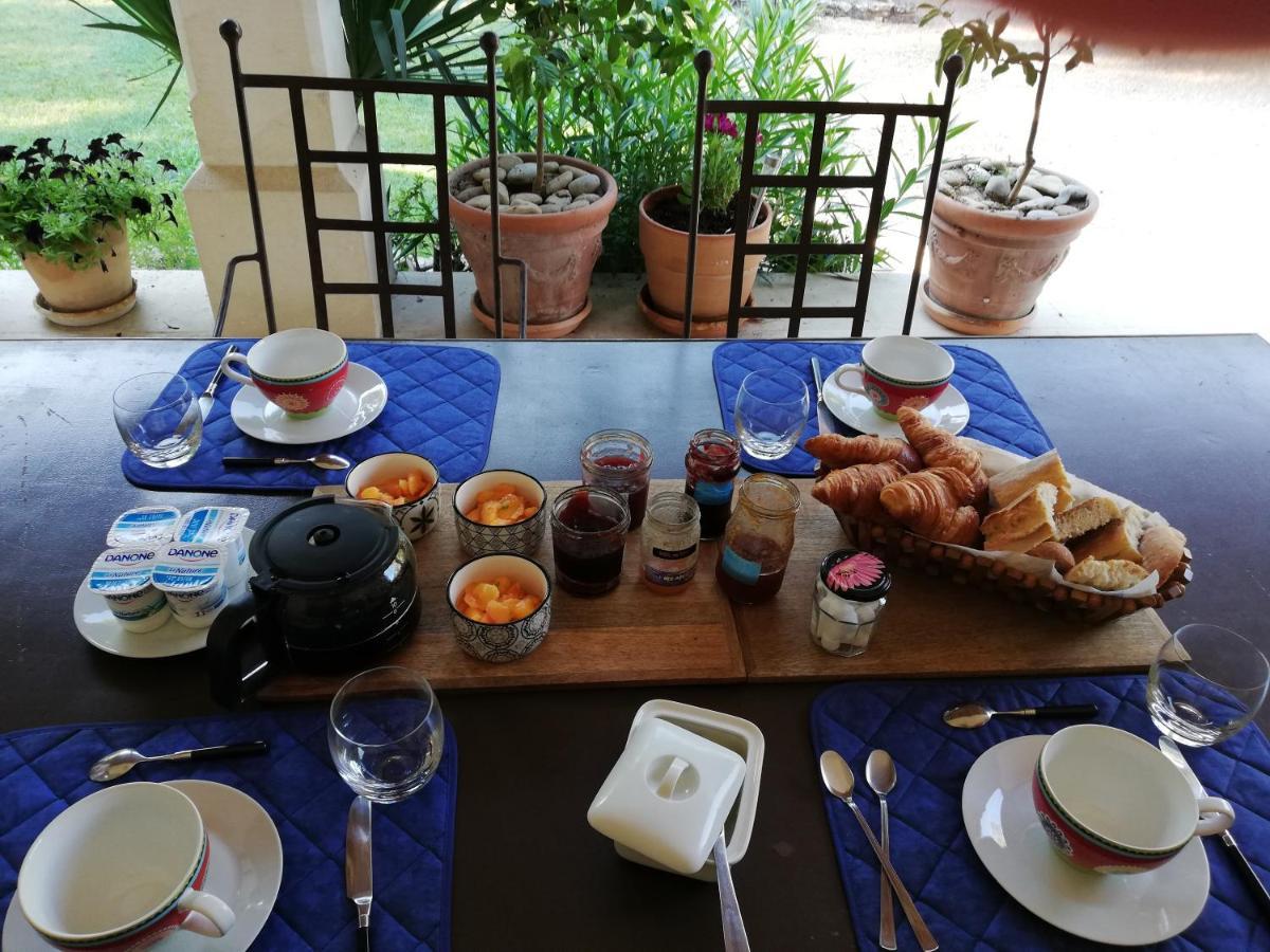 La Goutadou Bed & Breakfast Cabannes ภายนอก รูปภาพ