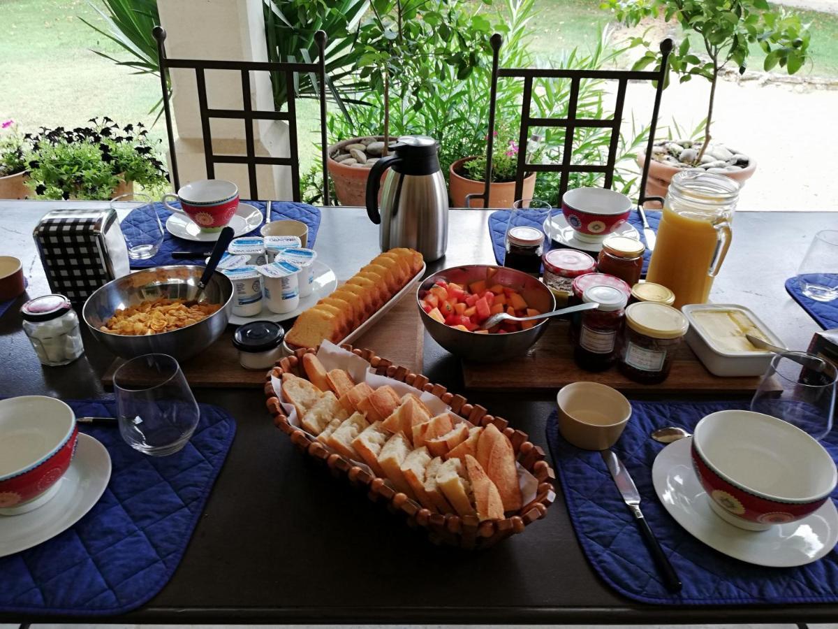La Goutadou Bed & Breakfast Cabannes ภายนอก รูปภาพ
