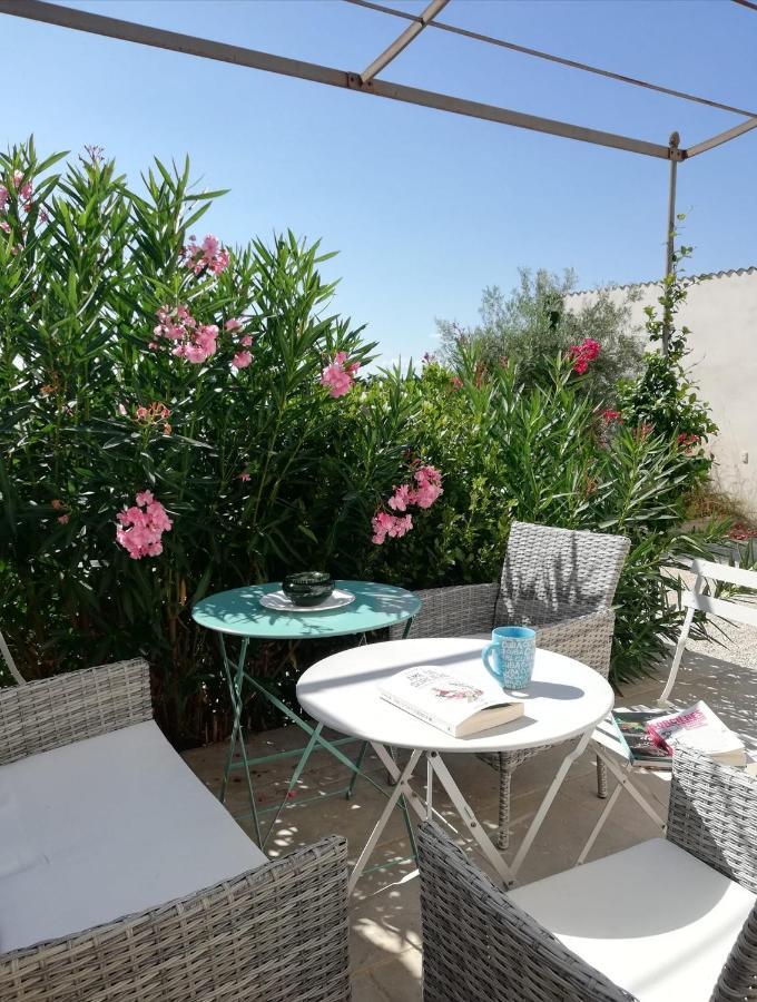 La Goutadou Bed & Breakfast Cabannes ภายนอก รูปภาพ
