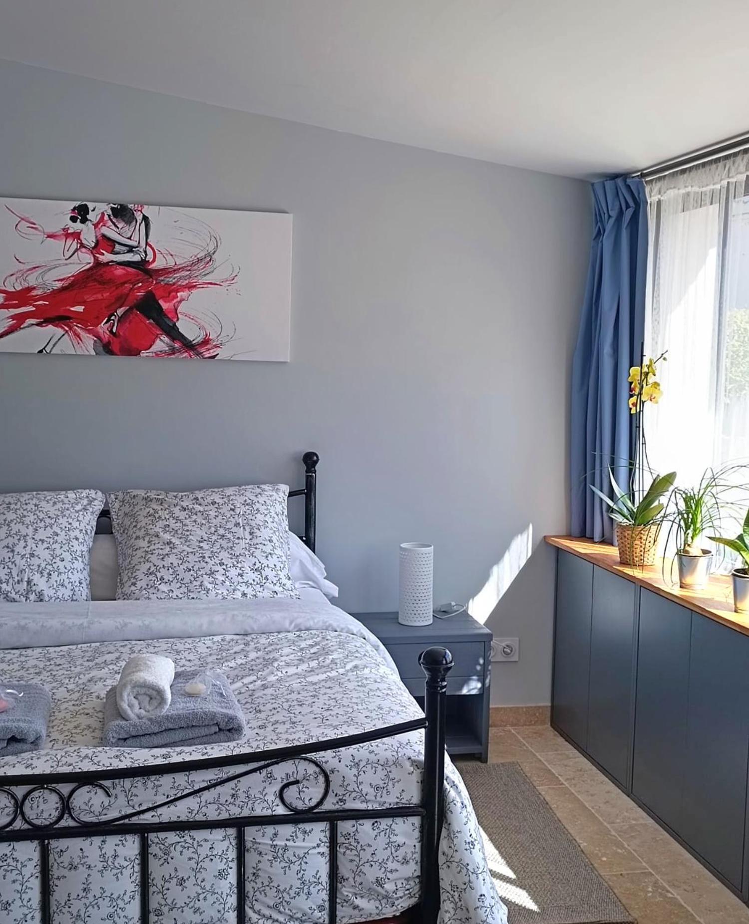 La Goutadou Bed & Breakfast Cabannes ภายนอก รูปภาพ