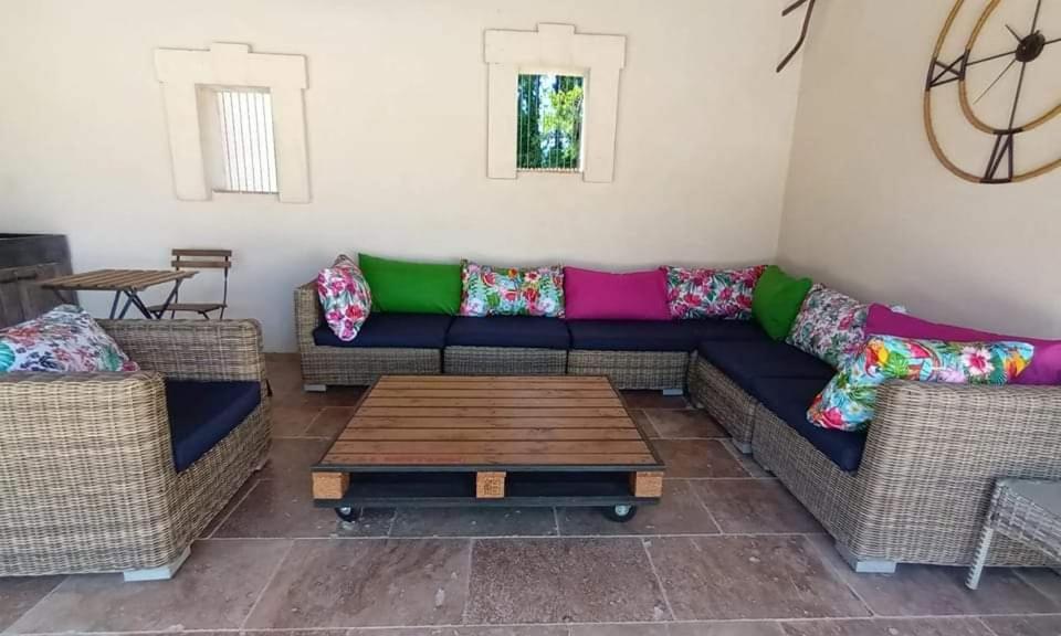 La Goutadou Bed & Breakfast Cabannes ภายนอก รูปภาพ